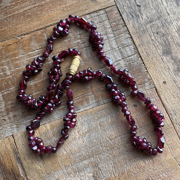 Purplish-Red Beaded Necklace - Picture 5 of 6